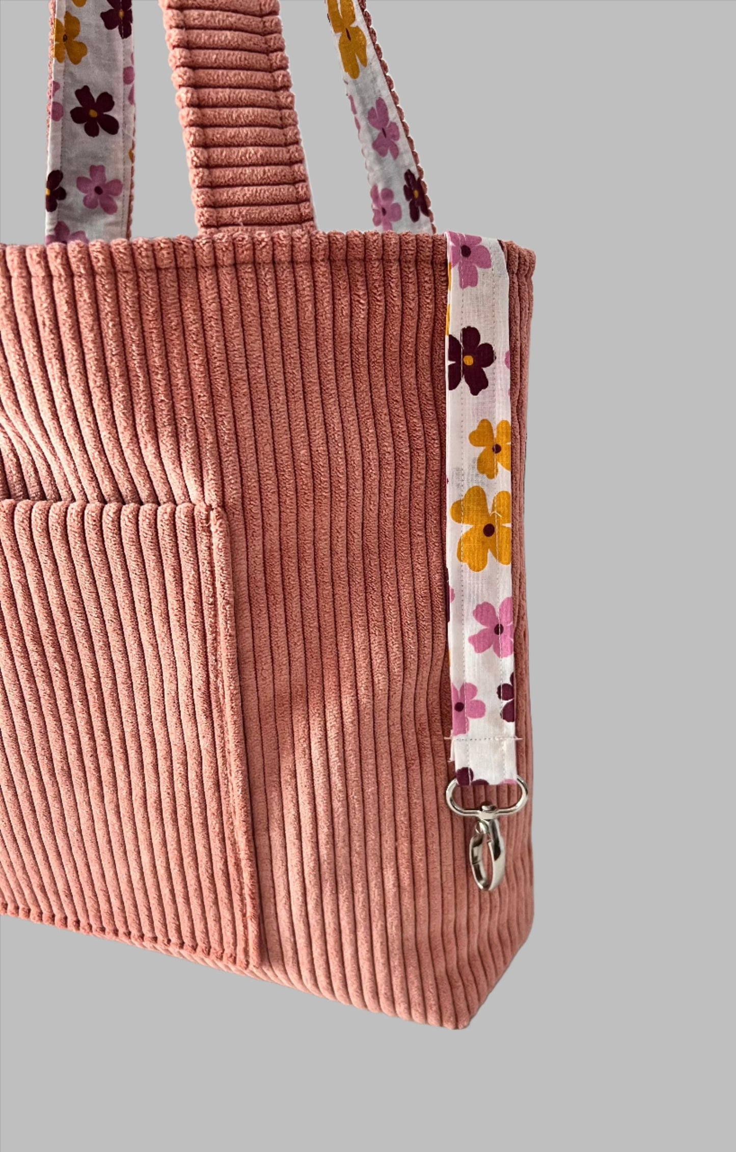 GIGI-BAG handmade corduroy tote bag key cord detail 
for keys and accessories Sandiz Handmade Puerto Rico
