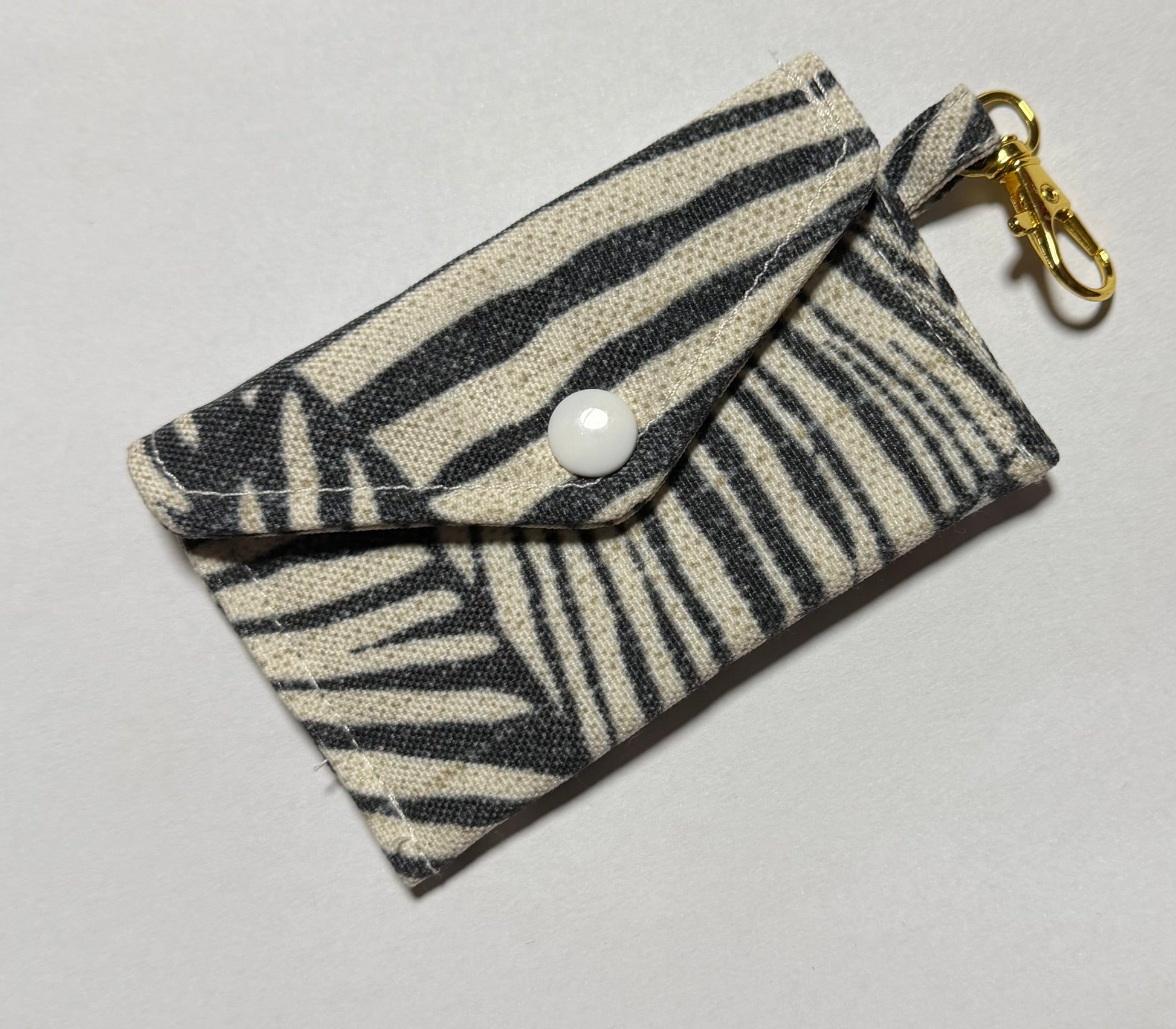 matching mini wallet included with black leaf tote bag set